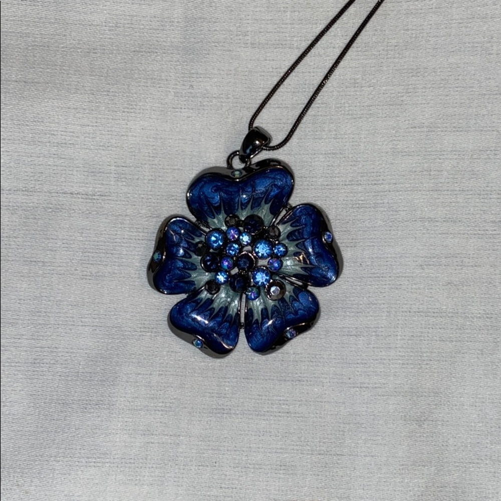 Blue flower necklace
